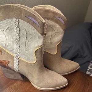 Cutest cowgirl booties!!